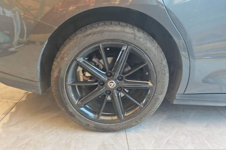 Used CHANGAN UNI-V 2022 1.5T Prestige Version Right Rear Wheel Hub