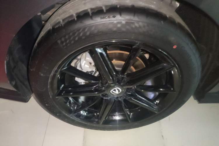 Used CHANGAN UNI-V 2022 1.5T Prestige Version Right Rear Wheel Hub