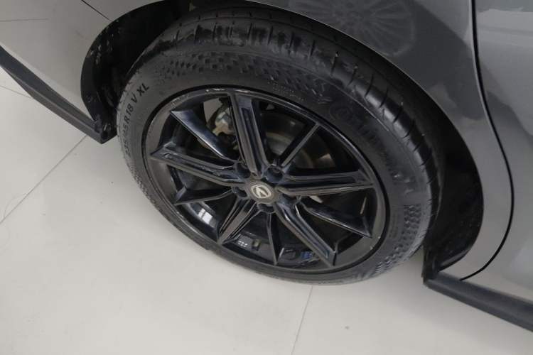 Used CHANGAN UNI-V 2022 1.5T Prestige Version Right Rear Wheel Hub