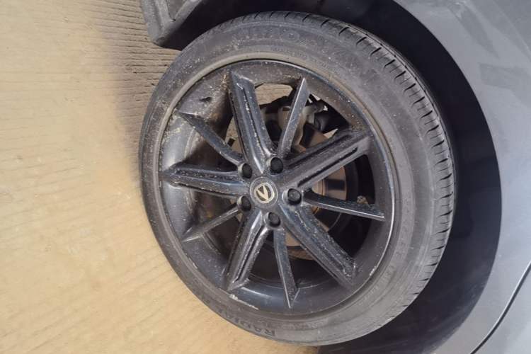 Used CHANGAN UNI-V 2022 1.5T Prestige Version Right Rear Wheel Hub