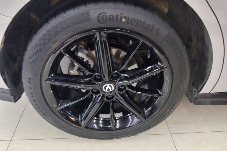 Used CHANGAN UNI-V 2022 1.5T Prestige Version Right Rear Wheel Hub