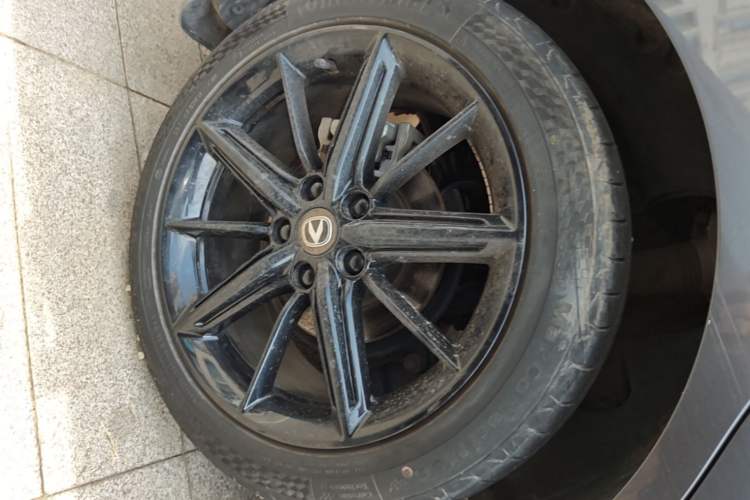 Used CHANGAN UNI-V 2022 1.5T Prestige Version Right Rear Wheel Hub