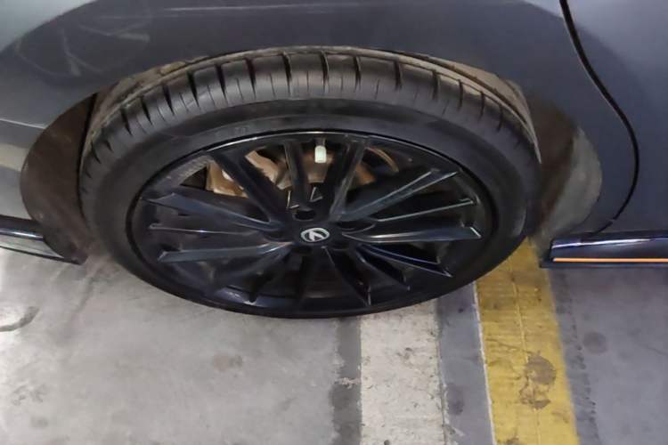 Used CHANGAN UNI-V 2022 1.5T Sport Edition Right Rear Wheel Hub