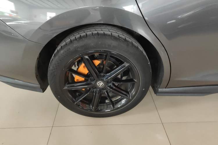 Used CHANGAN UNI-V 2022 1.5T Prestige Version Right Rear Wheel Hub