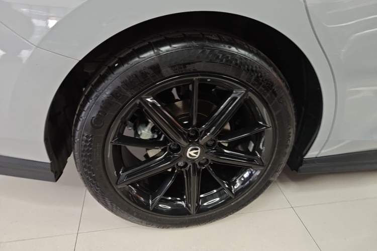 Used CHANGAN UNI-V 2022 1.5T Prestige Version Right Rear Wheel Hub