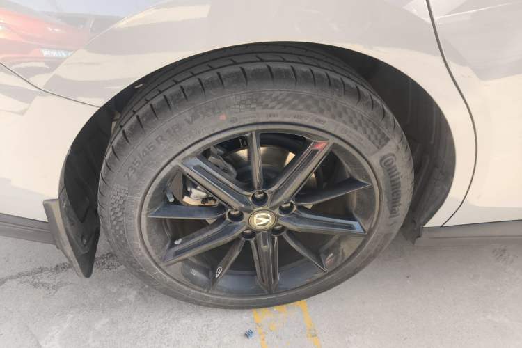 Used CHANGAN UNI-V 2022 1.5T Prestige Version Right Rear Wheel Hub