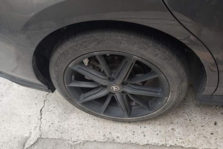 Used CHANGAN UNI-V 2022 1.5T Prestige Version Right Rear Wheel Hub