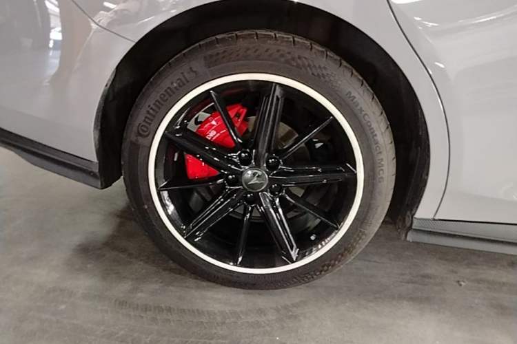 Used CHANGAN UNI-V 2022 1.5T Prestige Version Right Rear Wheel Hub