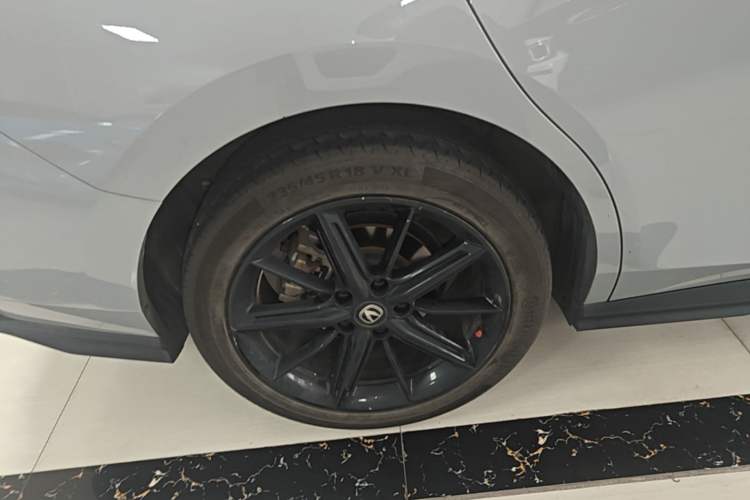 Used CHANGAN UNI-V 2022 1.5T Prestige Version Right Rear Wheel Hub