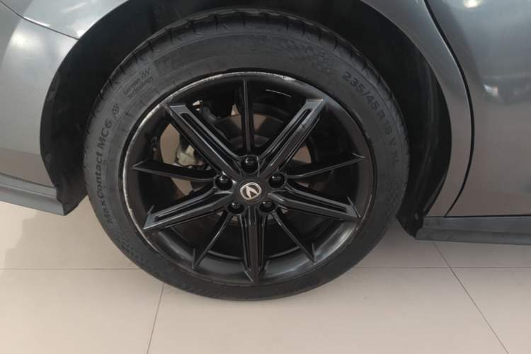 Used CHANGAN UNI-V 2022 1.5T Prestige Version Right Rear Wheel Hub