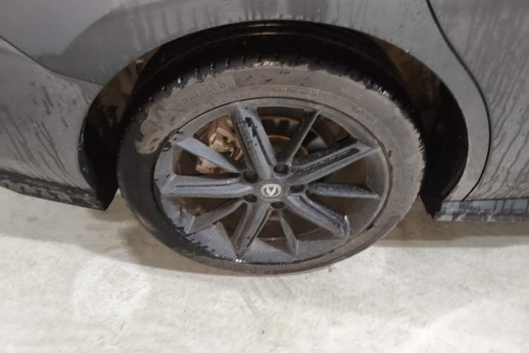 Used CHANGAN UNI-V 2022 1.5T Smart Navigation Version Right Rear Wheel Hub