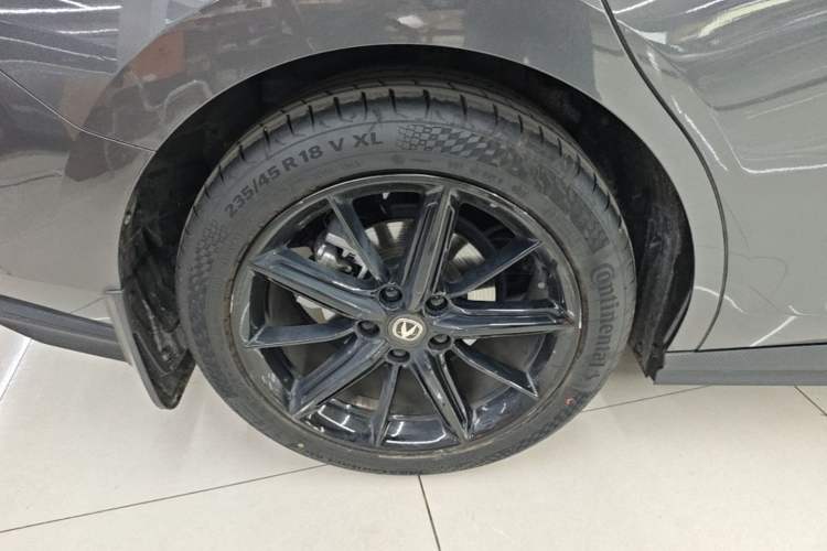 Used CHANGAN UNI-V 2022 1.5T Smart Navigation Version Right Rear Wheel Hub