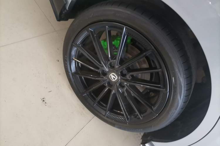 Used CHANGAN UNI-V 2022 2.0T Leading-Speed Edition Right Rear Wheel Hub