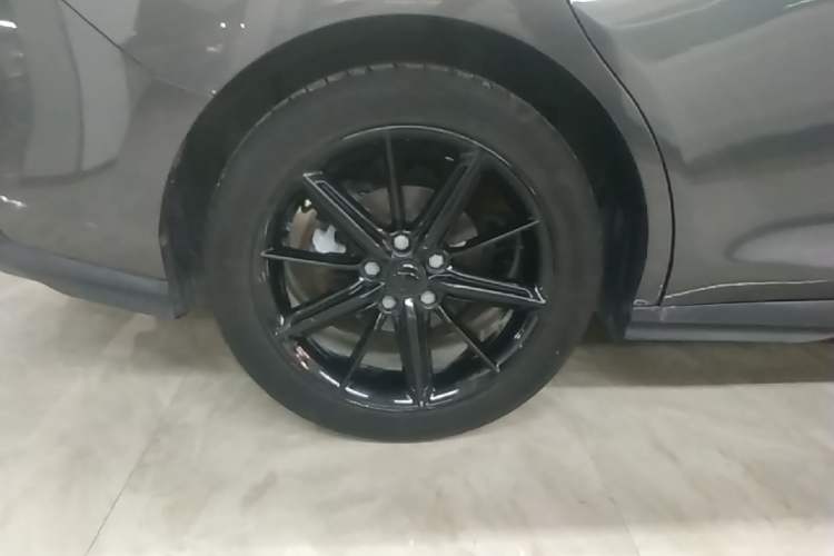 Used CHANGAN UNI-V 2022 1.5T Prestige Version Right Rear Wheel Hub