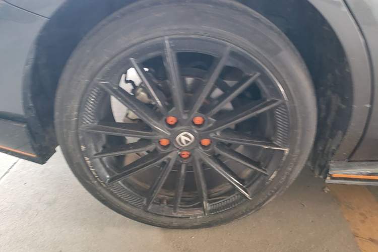 Used CHANGAN UNI-V 2022 1.5T Sport Edition Right Rear Wheel Hub