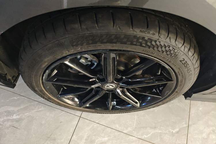 Used CHANGAN UNI-V 2022 1.5T Prestige Version Right Rear Wheel Hub