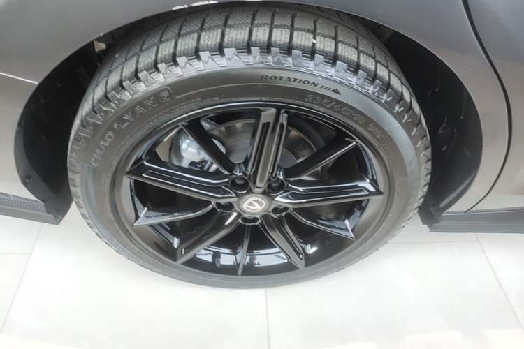 Used CHANGAN UNI-V 2022 1.5T Prestige Version Right Rear Wheel Hub