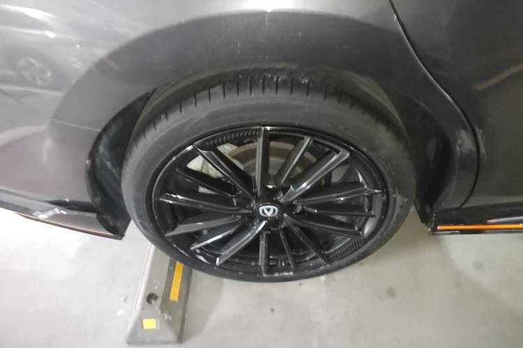 Used CHANGAN UNI-V 2022 1.5T Sport Edition Right Rear Wheel Hub