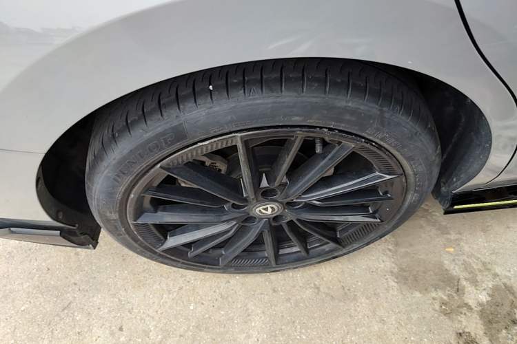 Used CHANGAN UNI-V 2022 2.0T Leading-Speed Edition Right Rear Wheel Hub