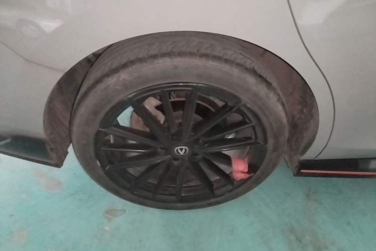 Used CHANGAN UNI-V 2022 1.5T Sport Edition Right Rear Wheel Hub