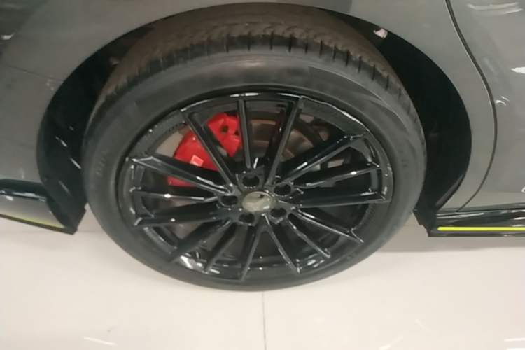 Used CHANGAN UNI-V 2022 1.5T Sport Edition Right Rear Wheel Hub