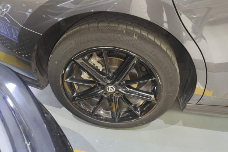 Used CHANGAN UNI-V 2022 1.5T Prestige Version Right Rear Wheel Hub
