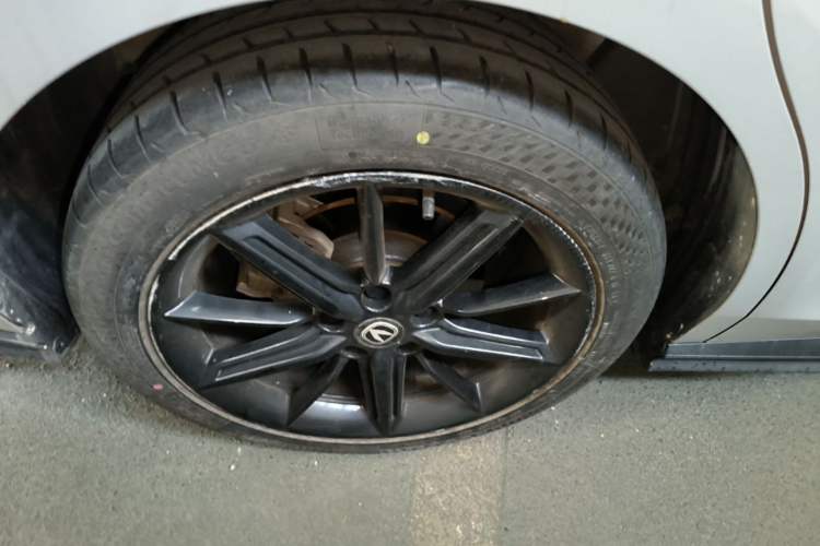Used CHANGAN UNI-V 2022 1.5T Prestige Version Right Rear Wheel Hub