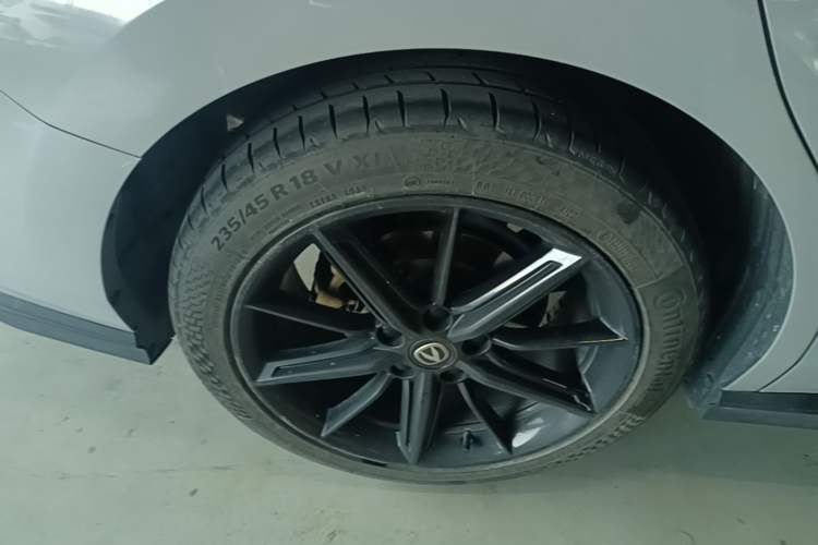 Used CHANGAN UNI-V 2022 1.5T Prestige Version Right Rear Wheel Hub