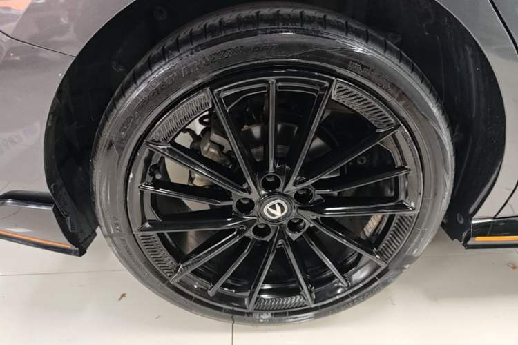 Used CHANGAN UNI-V 2022 1.5T Sport Edition Right Rear Wheel Hub