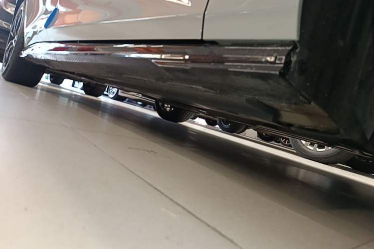 Used CHANGAN UNI-V 2022 2.0T Leading-Speed Edition Right Side Sill