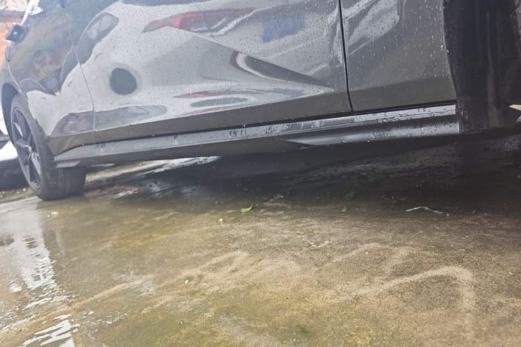 Used CHANGAN UNI-V 2022 1.5T Smart Navigation Version Right Side Sill