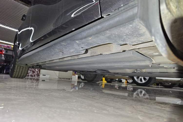 Used CHANGAN UNI-V 2022 1.5T Smart Navigation Version Right Side Sill