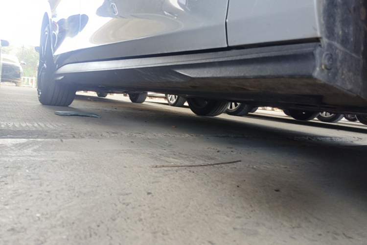Used CHANGAN UNI-V 2022 1.5T Prestige Version Right Side Sill