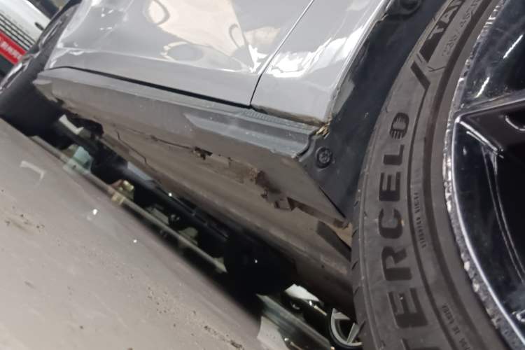 Used CHANGAN UNI-V 2022 1.5T Smart Navigation Version Right Side Sill