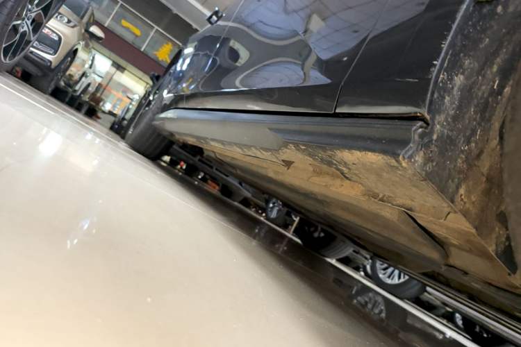 Used CHANGAN UNI-V 2022 1.5T Smart Navigation Version Right Side Sill
