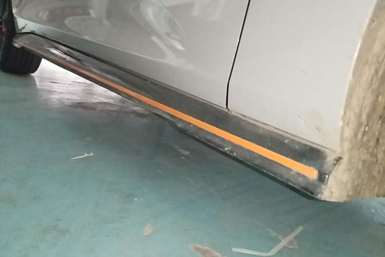 Used CHANGAN UNI-V 2022 1.5T Sport Edition Right Side Sill
