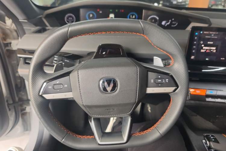 Used CHANGAN UNI-V 2022 1.5T Prestige Version Steering Wheel
