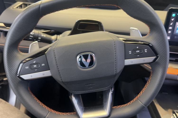 Used CHANGAN UNI-V 2022 2.0T Leading-Speed Edition Steering Wheel