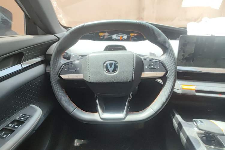 Used CHANGAN UNI-V 2022 1.5T Prestige Version Steering Wheel