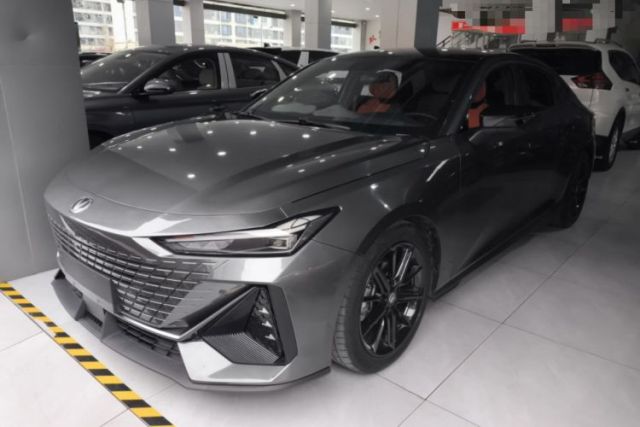 Used CHANGAN UNI-V 2022 1.5T Prestige Version