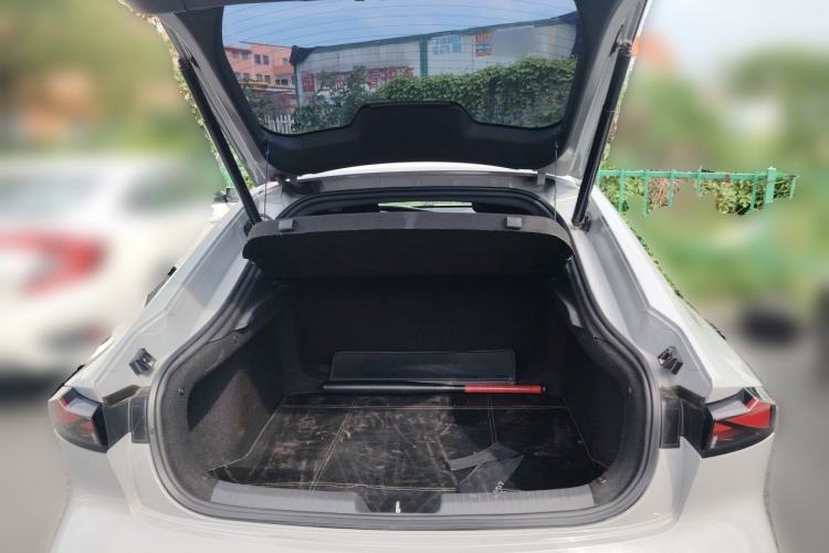 Used CHANGAN UNI-V 2022 1.5T Prestige Version Trunk