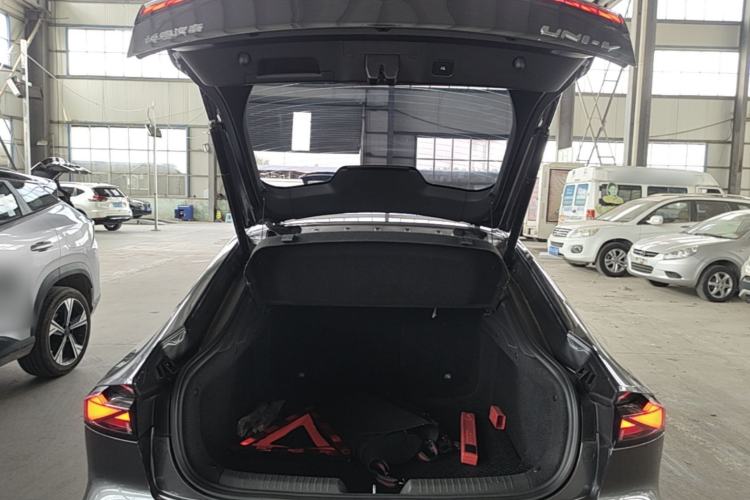 Used CHANGAN UNI-V 2022 1.5T Sport Edition Trunk