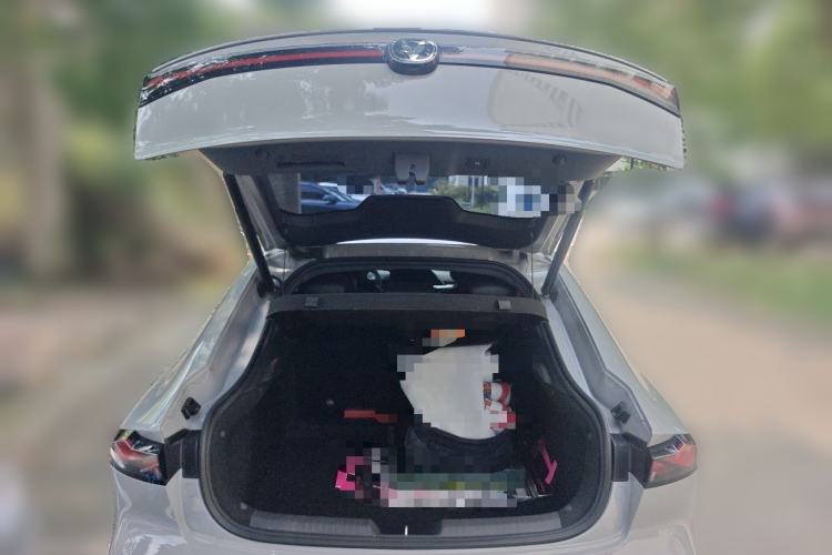 Used CHANGAN UNI-V 2022 1.5T Prestige Version Trunk