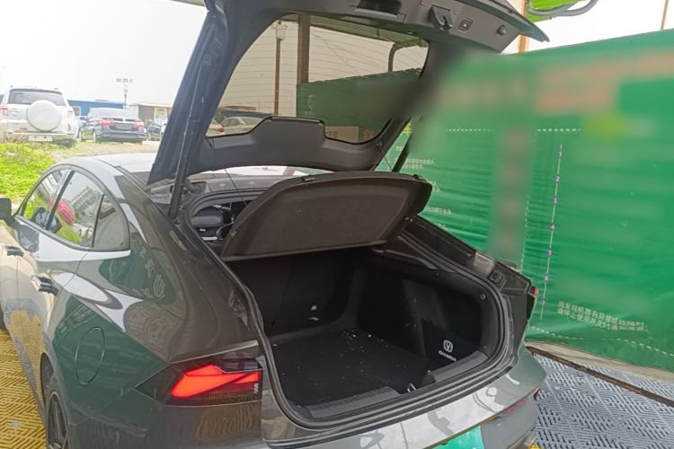 Used CHANGAN UNI-V 2022 1.5T Prestige Version Trunk