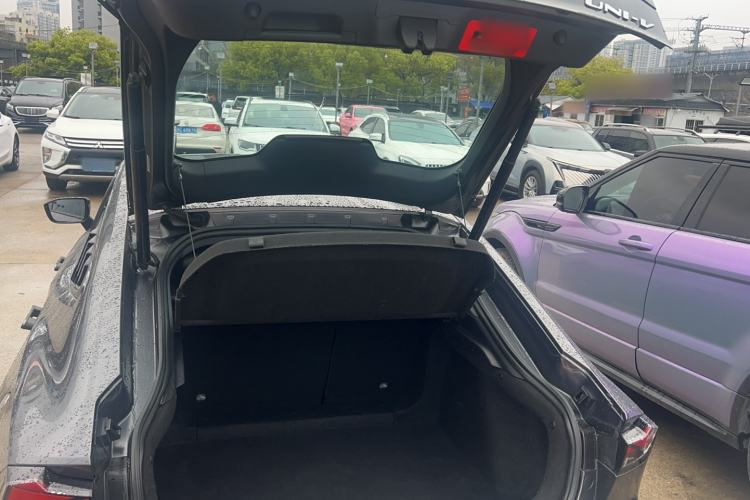 Used CHANGAN UNI-V 2022 1.5T Sport Edition Trunk