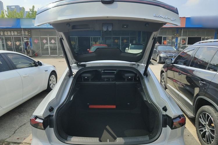 Used CHANGAN UNI-V 2022 1.5T Prestige Version Trunk