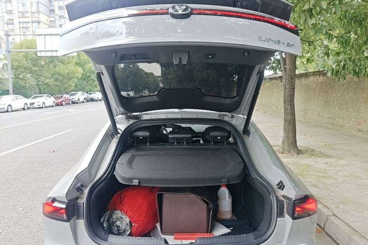 Used CHANGAN UNI-V 2022 1.5T Prestige Version Trunk