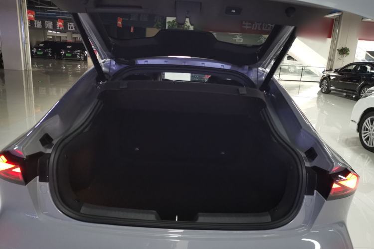 Used CHANGAN UNI-V 2022 1.5T Prestige Version Trunk