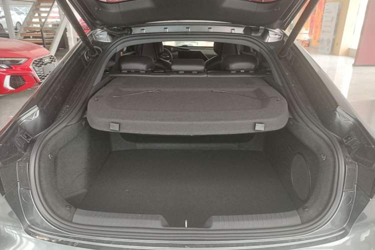 Used CHANGAN UNI-V 2022 1.5T Prestige Version Trunk