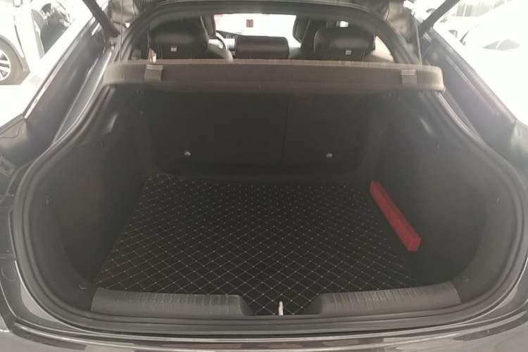 Used CHANGAN UNI-V 2022 1.5T Prestige Version Trunk